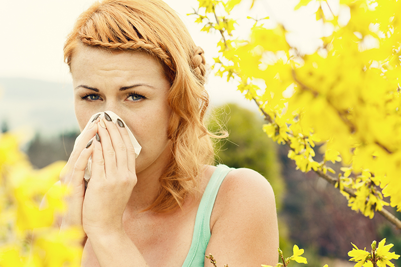 You’ve heard of seasonal allergies, but are there seasonal colds? Unfortunately, yes. You may have long since traded your comfy winter sweaters for swimsuits and sunscreen, but that doesn’t mean you can’t catch a cold.