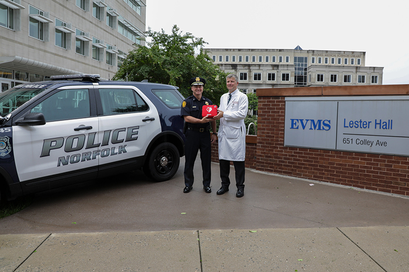 EVMS handing AED to Norfolk PD 