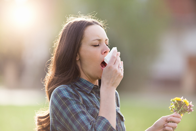 woman sneezing allergies 