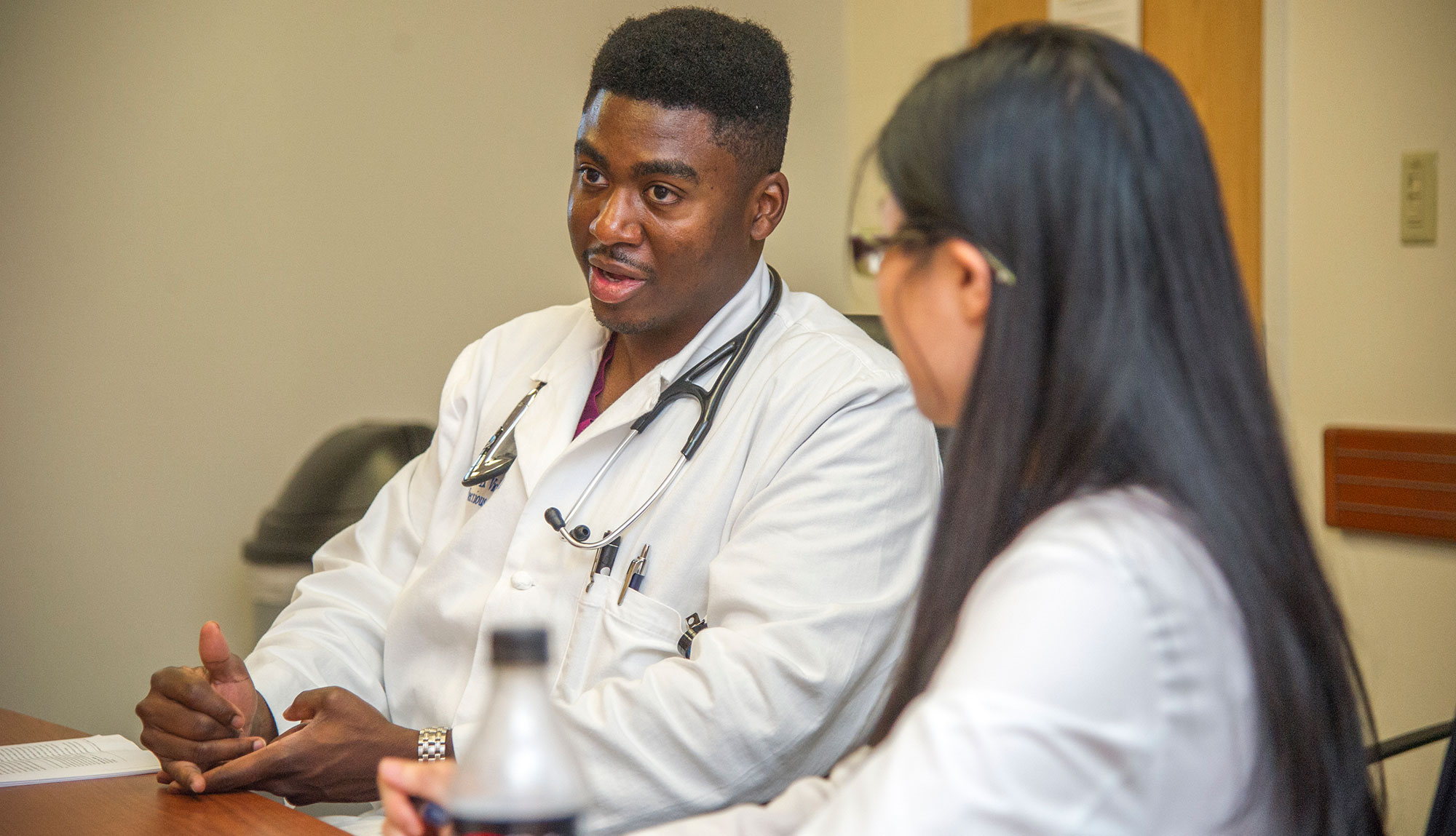 Fellows discuss strategies for treating Infectious Disease patients.