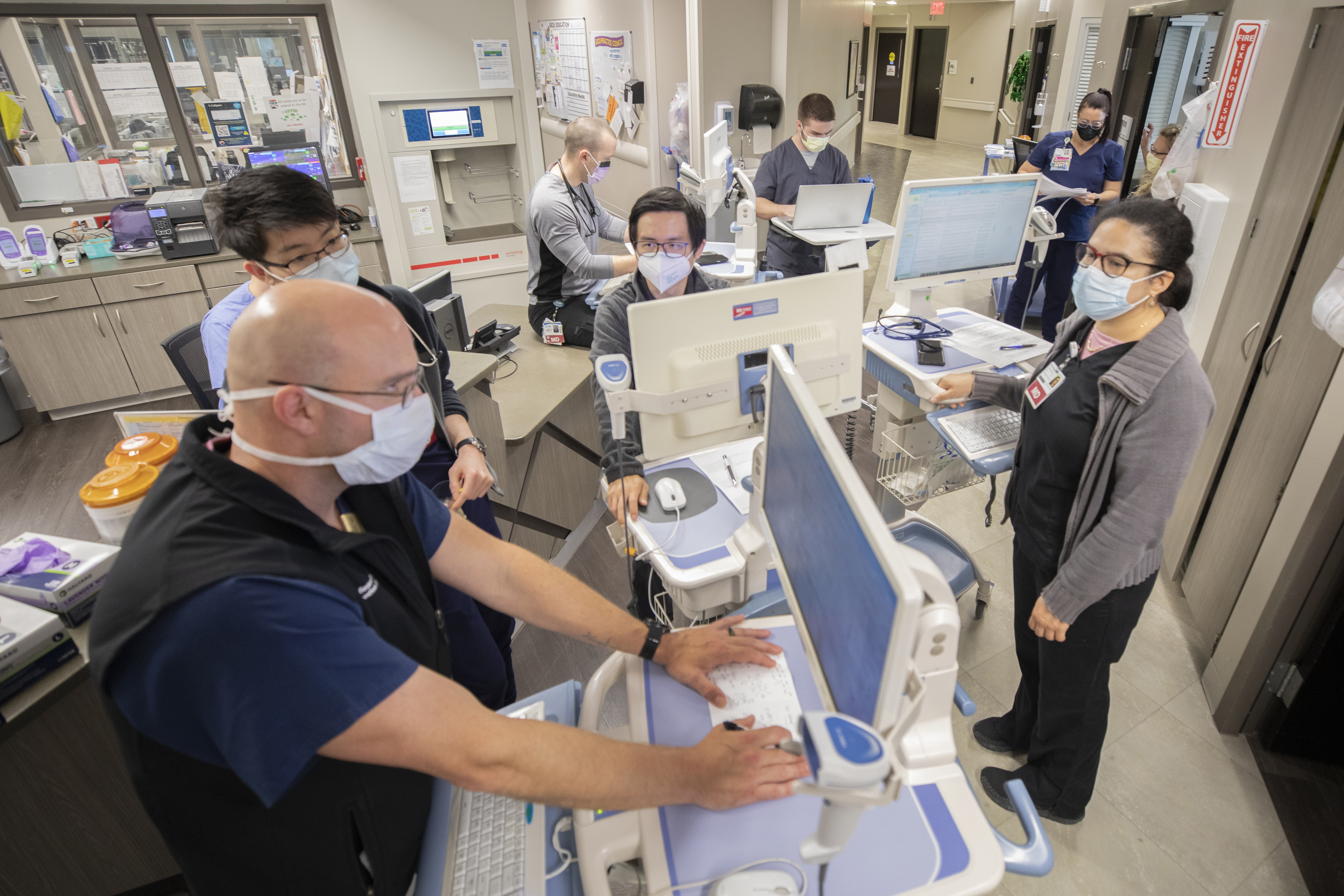 A photo of a group of doctors on Pulmonary/Critical Care rounds in the hospital.