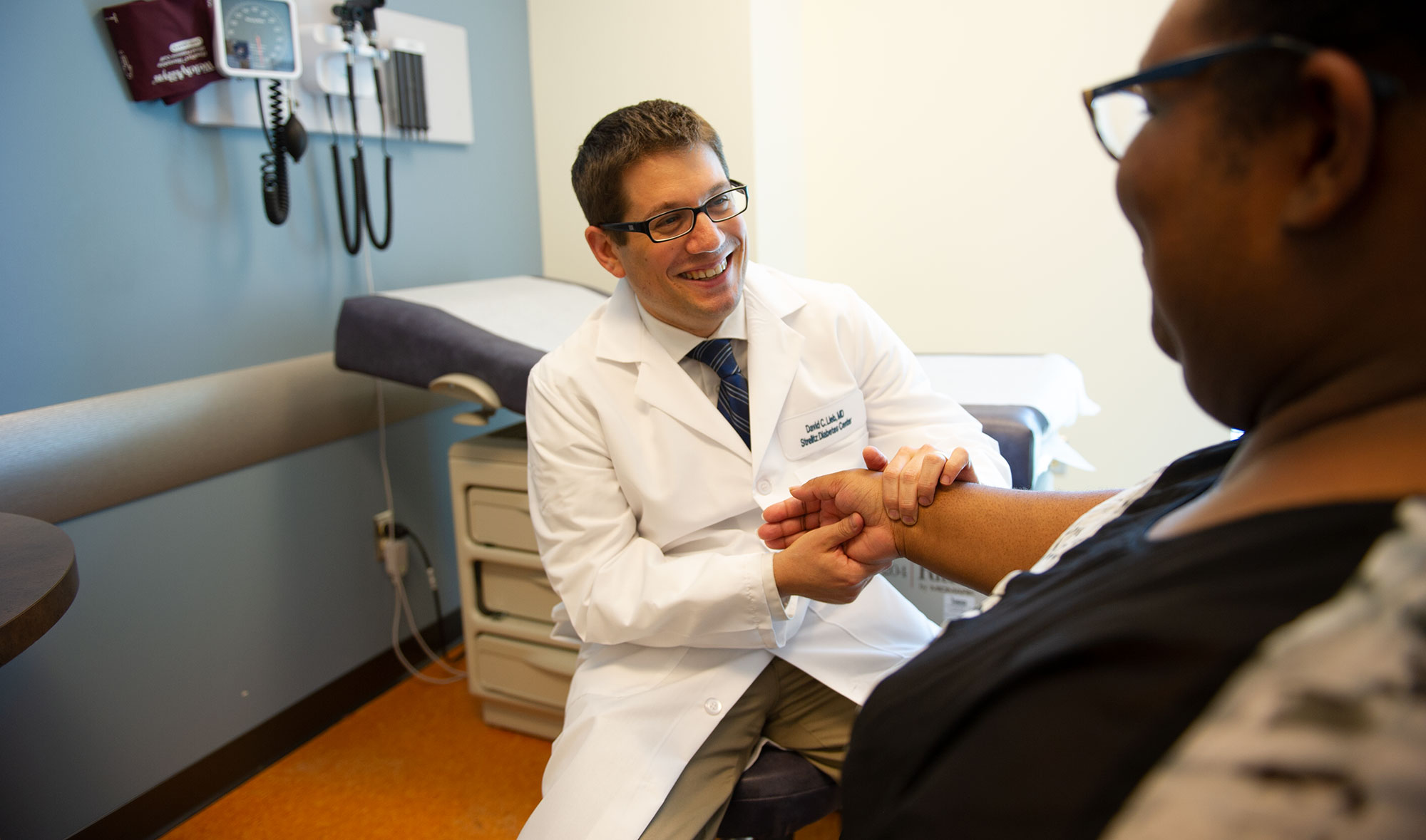 Dr. David Lieb meets with an endocrinology patient.