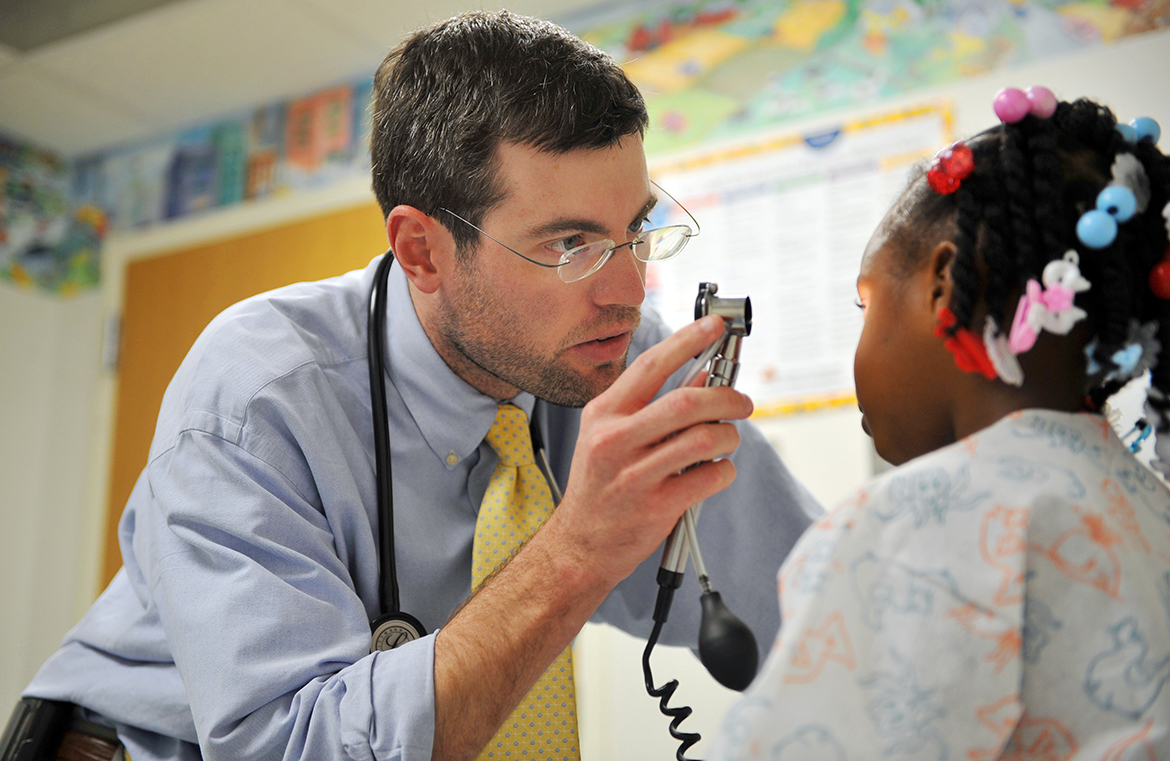 A Pediatrics resident examines a child.