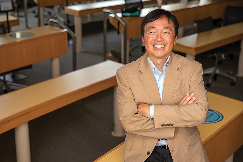 photo of Dr. Glenn Yap in classroom
