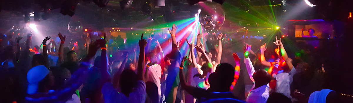 Alexander Engstroem djing at a club